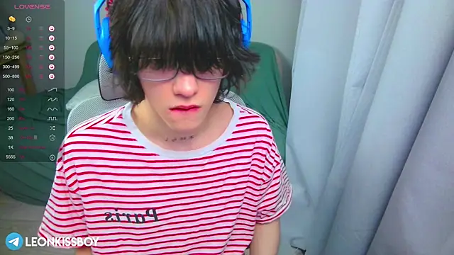 Snapshot of LeonBoykisser chatting on 04.02.26 LeonBoykisser online show from 04.02.26