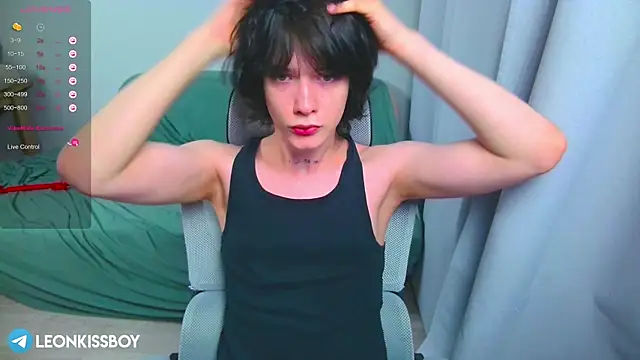 Snapshot of LeonBoykisser chatting on 04.03.26 LeonBoykisser online show from 04.03.26