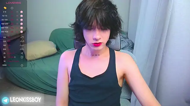 Snapshot of LeonBoykisser chatting on 04.04.26 LeonBoykisser online show from 04.04.26