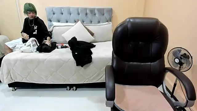 Snapshot of Bela_Craxkerr chatting on 03.04.26 Bela Craxkerr online show from 03.04.26