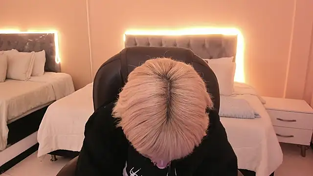 Snapshot of Bela_Craxkerr chatting on 04.06.26 Bela Craxkerr online show from 04.06.26