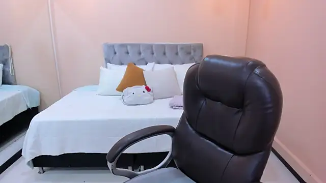 Snapshot of Bela_Craxkerr chatting on 04.13.26 Bela Craxkerr online show from 04.13.26