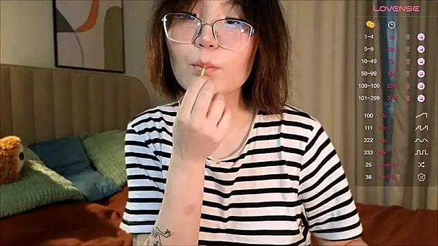 nullgirl online show from 02.20.26