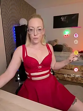 Snapshot of Lea-Kirsch chatting on 05.28.26 Lea-Kirsch online show from 05.28.26