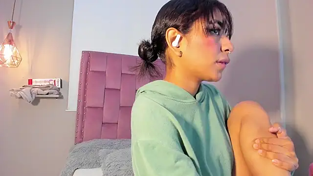 Scarlet Vixen  online show from 03.16.26