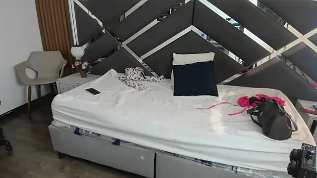 Ambarross  online show from 04.04.26