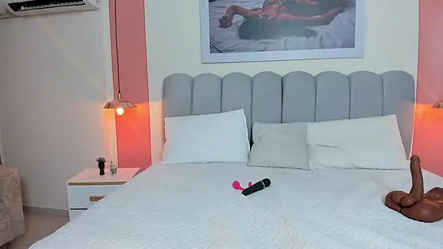 EmmaBoyd online show from 02.27.26