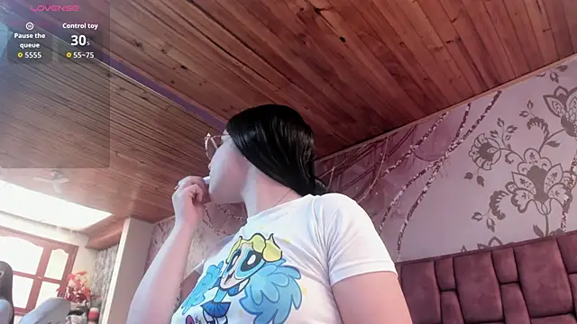 Snapshot of valeri_sotoo chatting on 04.22.26 valeri sotoo online show from 04.22.26