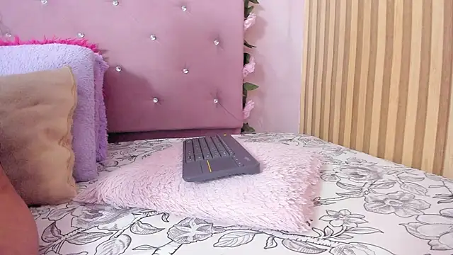 lovely  kiss   online show from 06.05.26