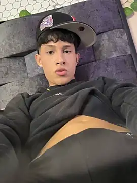 Snapshot of Adam_hottie chatting on 02.11.26 Adam hottie online show from 02.11.26