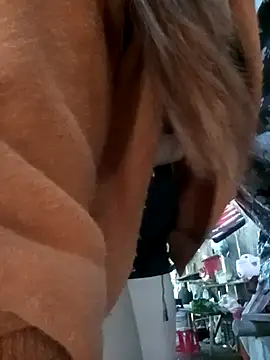 Snapshot of Bling_sexy chatting on 04.06.26 Bling sexy online show from 04.06.26