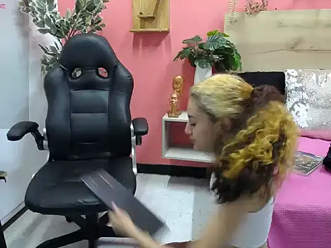 maria Turner1 online show from 04.15.26