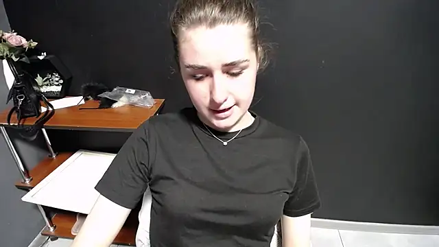 Snapshot of Sunny_siren chatting on 05.19.26 Sunny siren online show from 05.19.26