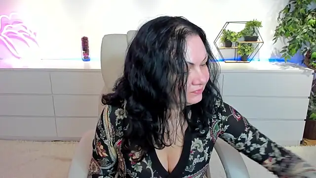 Snapshot of IrissMoon chatting on 02.25.26 IrissMoon online show from 02.25.26