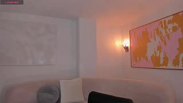 BellaThompsonX online show from 04.19.26