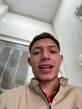 Snapshot of santiObrero chatting on 06.05.26 santiObrero online show from 06.05.26
