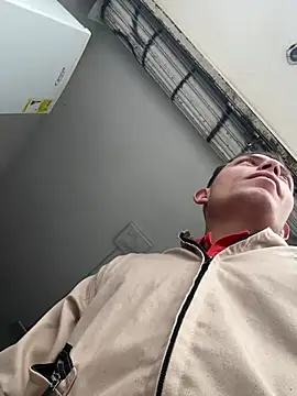 Snapshot of santiObrero chatting on 06.19.26 santiObrero online show from 06.19.26