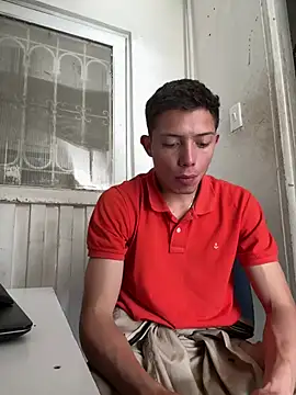 Snapshot of santiObrero chatting on 06.25.26 santiObrero online show from 06.25.26