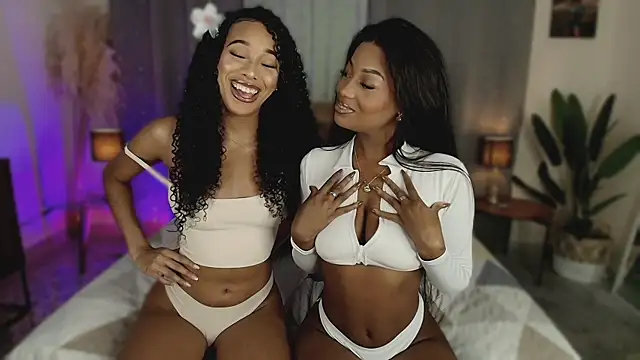 Snapshot of KaryMooon chatting on 02.08.26 KaryMooon online show from 02.08.26