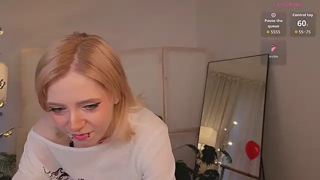 Snapshot of MoonlightAsuna chatting on 02.15.26 MoonlightAsuna online show from 02.15.26