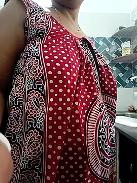 Hot-Tinaa online show from 04.18.26