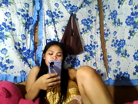 Snapshot of PinaySkinnyJust18 chatting on 06.28.26 PinaySkinnyJust18 online show from 06.28.26