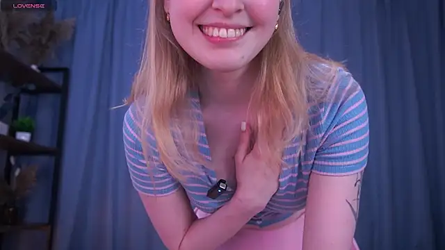 Snapshot of LanaRoxxy chatting on 04.02.26 LanaRoxxy online show from 04.02.26