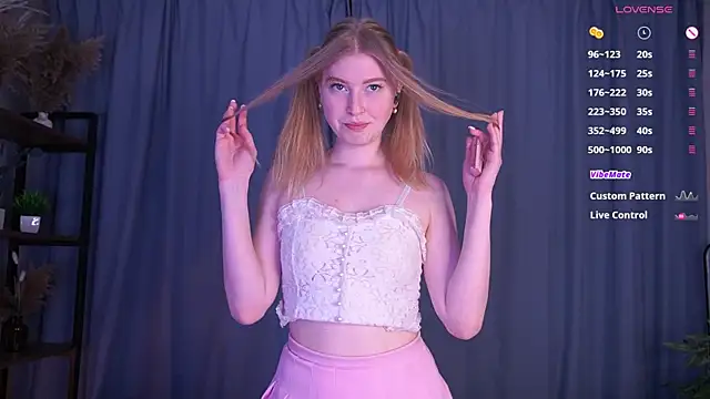 Snapshot of LanaRoxxy chatting on 04.04.26 LanaRoxxy online show from 04.04.26