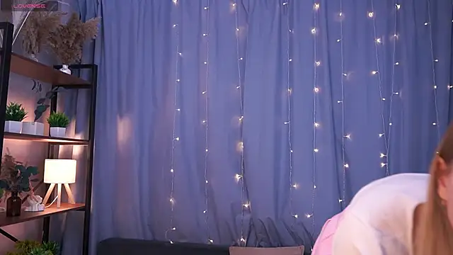 Snapshot of LanaRoxxy chatting on 04.15.26 LanaRoxxy online show from 04.15.26