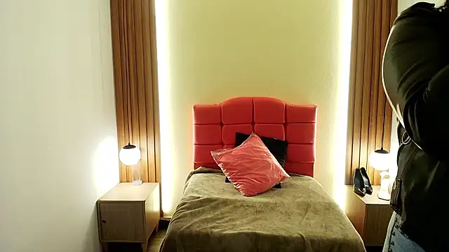 Snapshot of IvonneRoss_ chatting on 02.12.26 IvonneRoss online show from 02.12.26