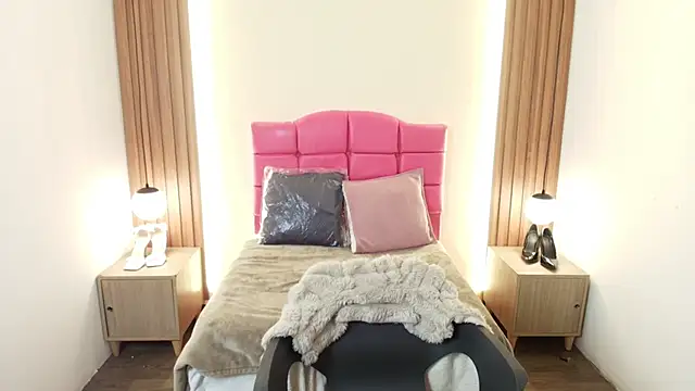 Snapshot of IvonneRoss_ chatting on 02.26.26 IvonneRoss online show from 02.26.26