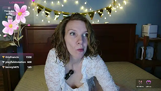 Daisy Lovely online show from 04.17.26