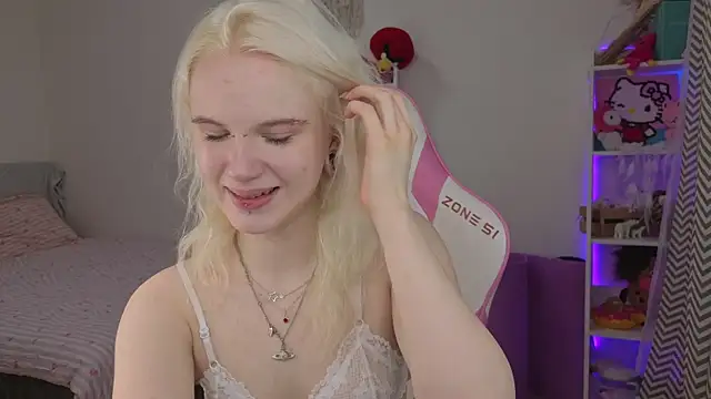 Mia WaterFall online show from 04.10.26