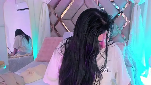 KathiaJenner online show from 02.22.26