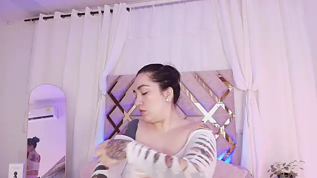 KathiaJenner online show from 05.18.26