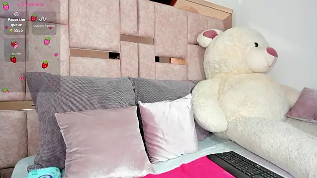 sweett eyes  online show from 02.21.26