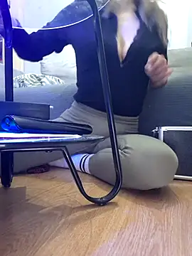 Snapshot of Milifalcon chatting on 02.10.26 Milifalcon online show from 02.10.26