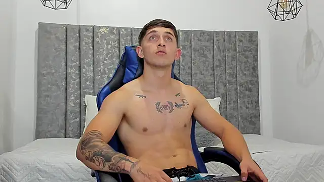 Snapshot of Calvin_Hunter chatting on 02.08.26 Calvin Hunter online show from 02.08.26