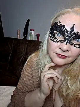 MaskedQueen77 online show from 05.21.26