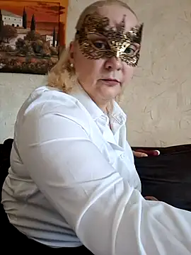MaskedQueen77 online show from 05.28.26