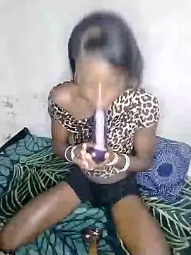 Chocolate Queenxx03 online show from 04.28.26