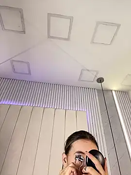 JuliaColemann online show from 02.12.26