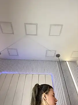 Snapshot of JuliaColemann chatting on 03.04.26 JuliaColemann online show from 03.04.26