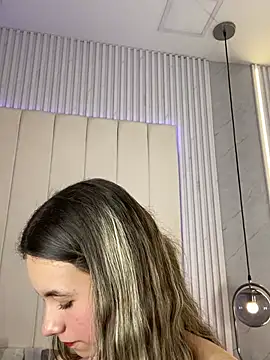 Snapshot of JuliaColemann chatting on 03.19.26 JuliaColemann online show from 03.19.26