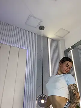 Snapshot of JuliaColemann chatting on 03.21.26 JuliaColemann online show from 03.21.26