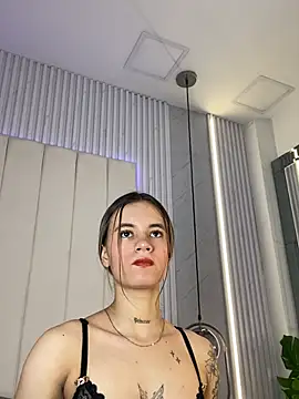 Snapshot of JuliaColemann chatting on 03.24.26 JuliaColemann online show from 03.24.26