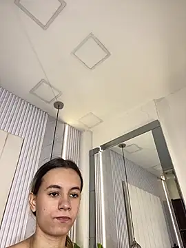 JuliaColemann online show from 05.10.26