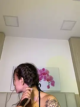 JuliaColemann online show from 05.27.26
