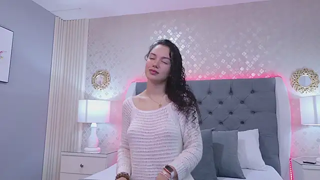 Snapshot of RoxanaAngel chatting on 02.14.26 RoxanaAngel online show from 02.14.26