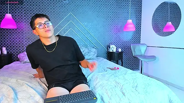 Evie demn online show from 02.20.26